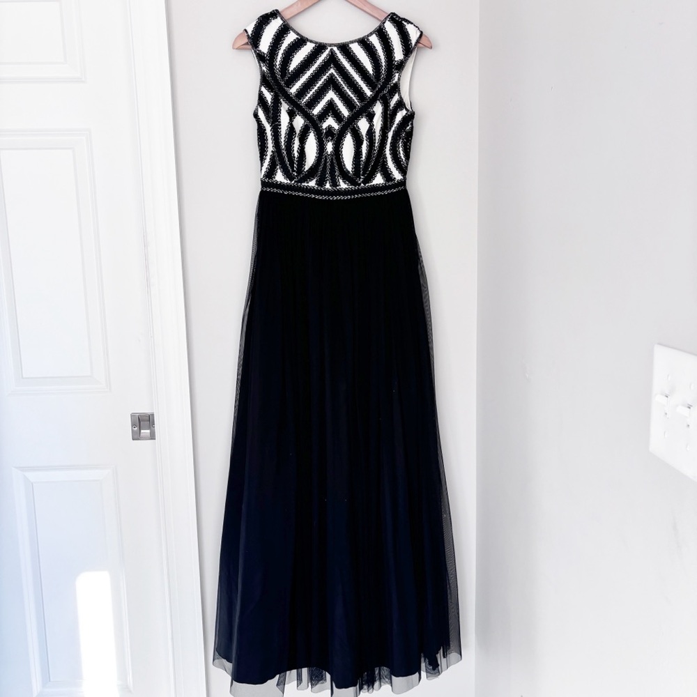 AIDAN MATTOX black and cream sequined gown sz. 4